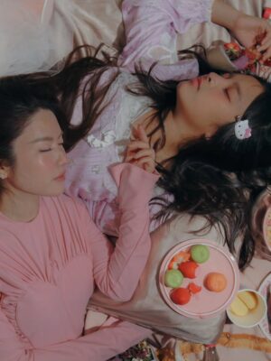 Taksaorn Paksukcharern Instagram - Valentine's day with my mini me 💞🧁🍭🎀🌟
#PeamaiAvarin