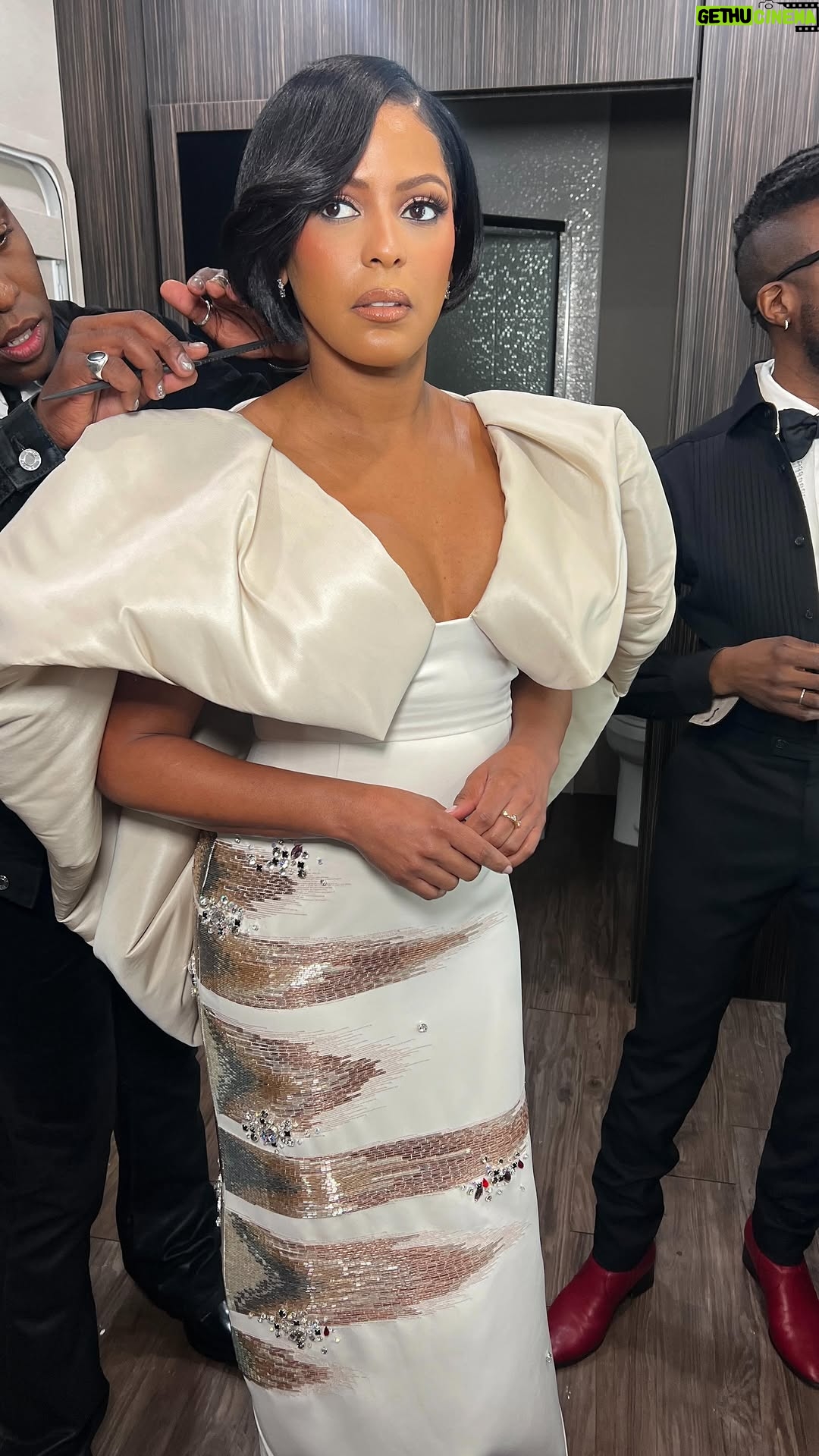 Tamron Hall - 46.9K Likes - Hollywood’s biggest night and I felt like an angel 
Stylist: @memsor
Hairstylist: @johnnywright220 @saloncentric 
Makeup Artist: @makeupbymila
gown: @bibhumohapatra
jewelry: @anerijewels
@diamondisforever #desertdiamonds 
shoes: @gianvitorossi

#Oscars #AcademyAwards #TamronHall #TamronHallShow RedCarpet @theacademy @abc @hulu