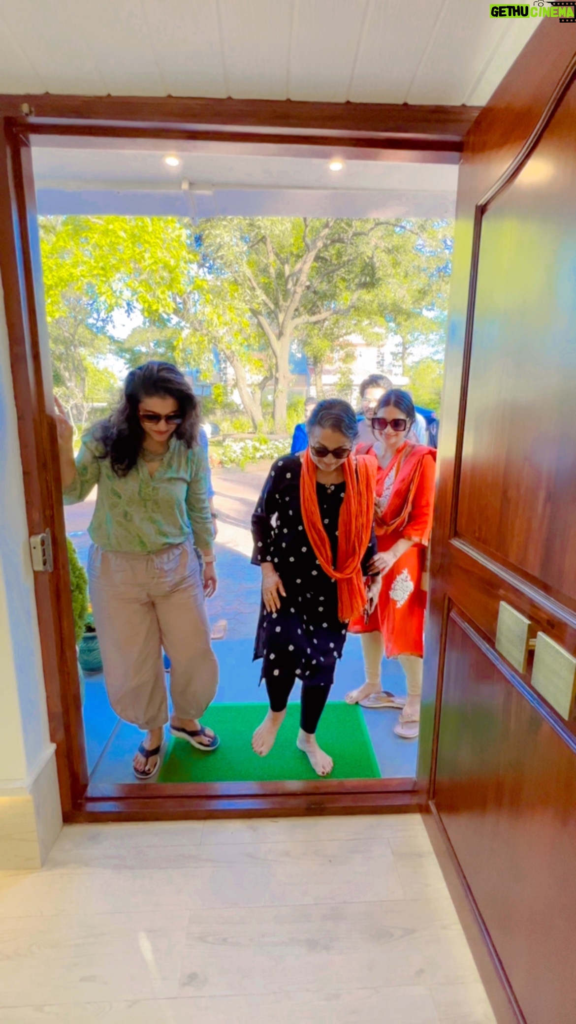 Tanishaa Mukerji - 34.9K Likes - And so we finished moms house in lonavla and showed it to her after 8 months of keeping her awayyyyy! @kajol ❤️ @raw_studio24