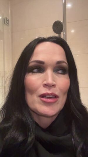 Tarja Turunen Instagram - Greetings from the second video shooting of my new album!! Having fun here. 🤘🏻