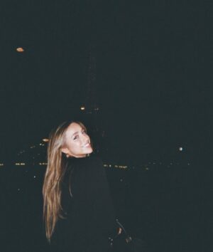 Tate McRae Instagram - Vintage victoria secret dress, yes please