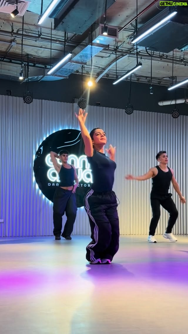 Tati Fernández - 8.6K Likes - Lo quise subir igual aunque costó 😅 la Conny realmente te desafía a confiar y pasarla bien💗 @connyazuadancefactory