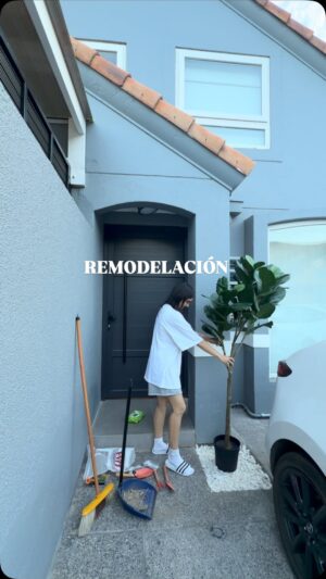 Tati Fernández Instagram - Aquí mi plan de día sábado jaja 😅 #remodelacion #limpieza