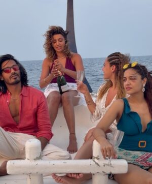 Tejaswi Madivada Instagram - The alliance even WE didn’t see coming. 😎
📍: @raayamaldives