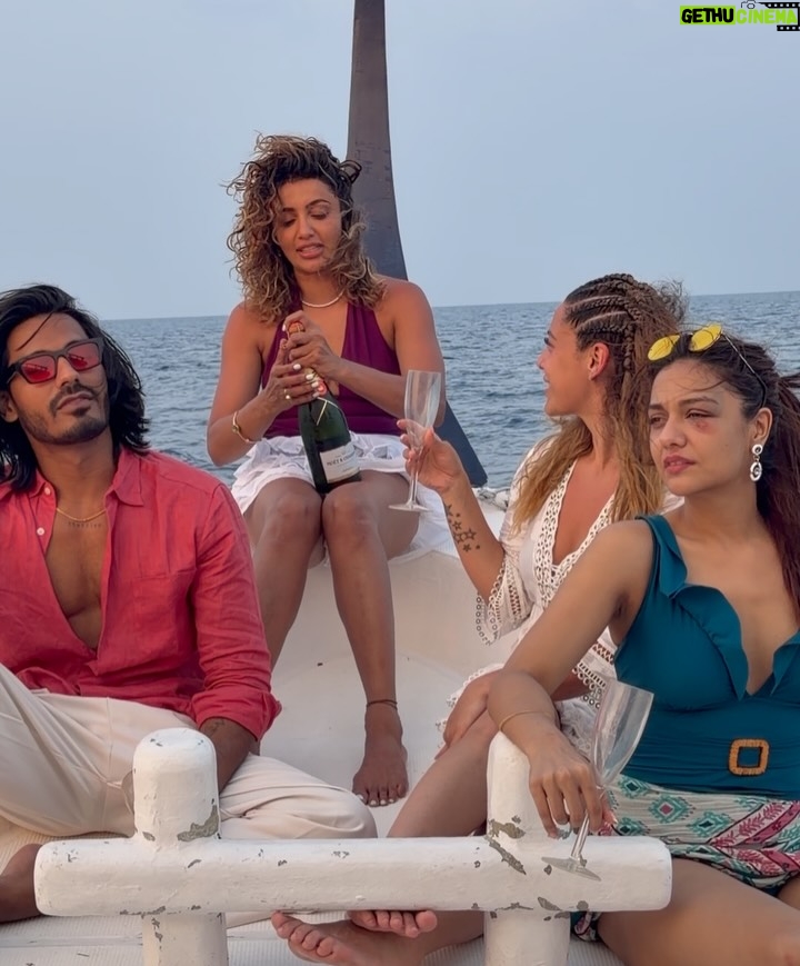 Tejaswi Madivada - 204.7K Likes - The alliance even WE didn’t see coming. 😎

📍: @raayamaldives