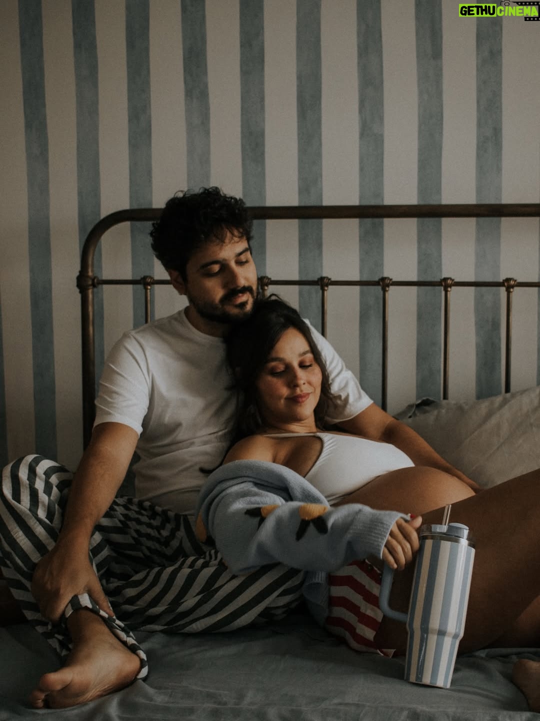 Thati Lopes - 25.9K Likes - Mais um clássico! Ensaio gestante! 
Últimos momentos de Elisa nessa barriga! 
📸 @joyblancfotografia