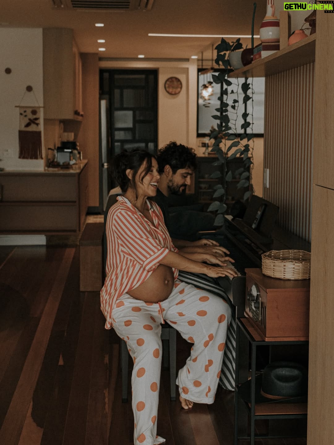 Thati Lopes - 25.9K Likes - Mais um clássico! Ensaio gestante! 
Últimos momentos de Elisa nessa barriga! 
📸 @joyblancfotografia