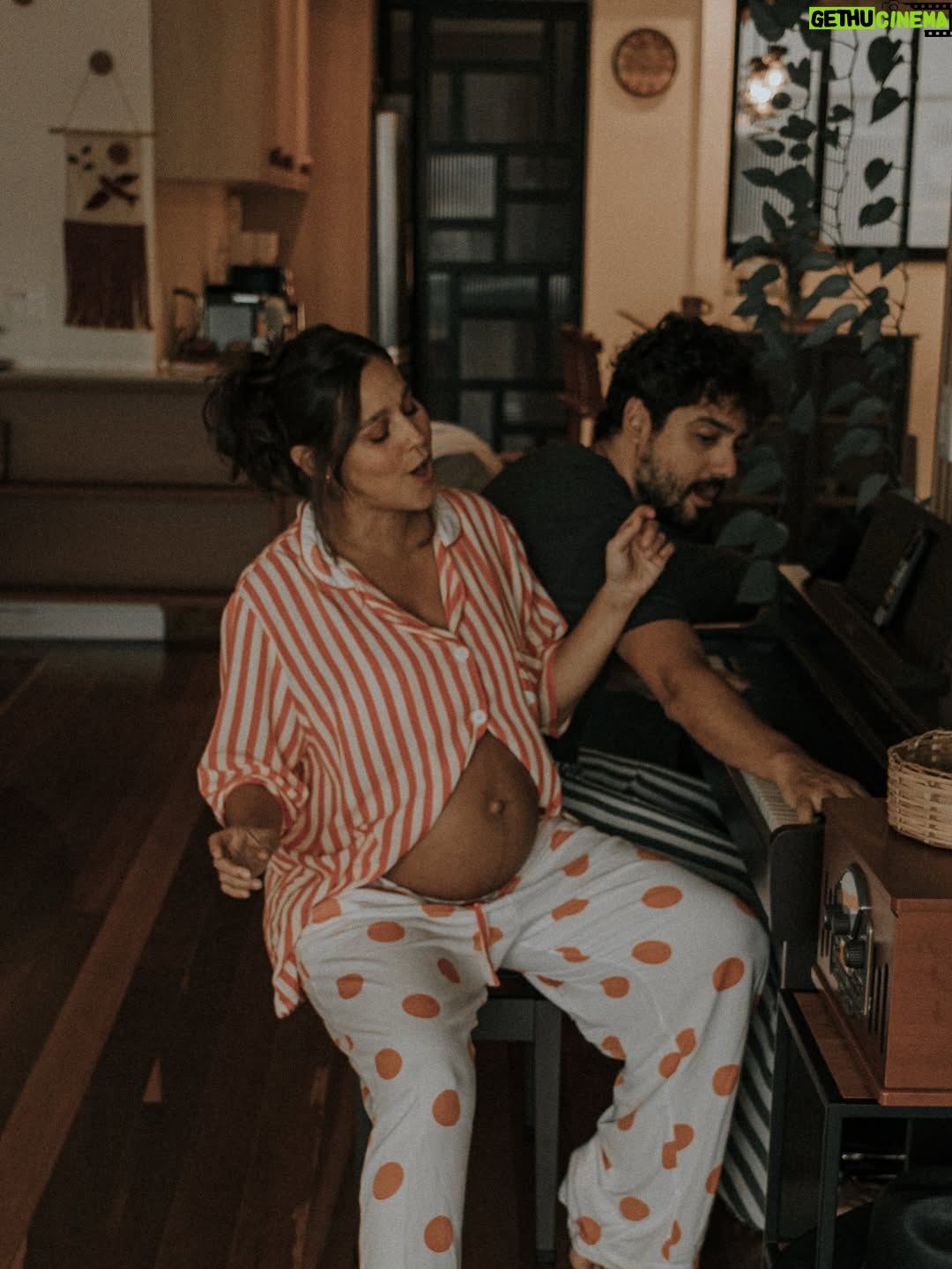 Thati Lopes - 25.9K Likes - Mais um clássico! Ensaio gestante! 
Últimos momentos de Elisa nessa barriga! 
📸 @joyblancfotografia