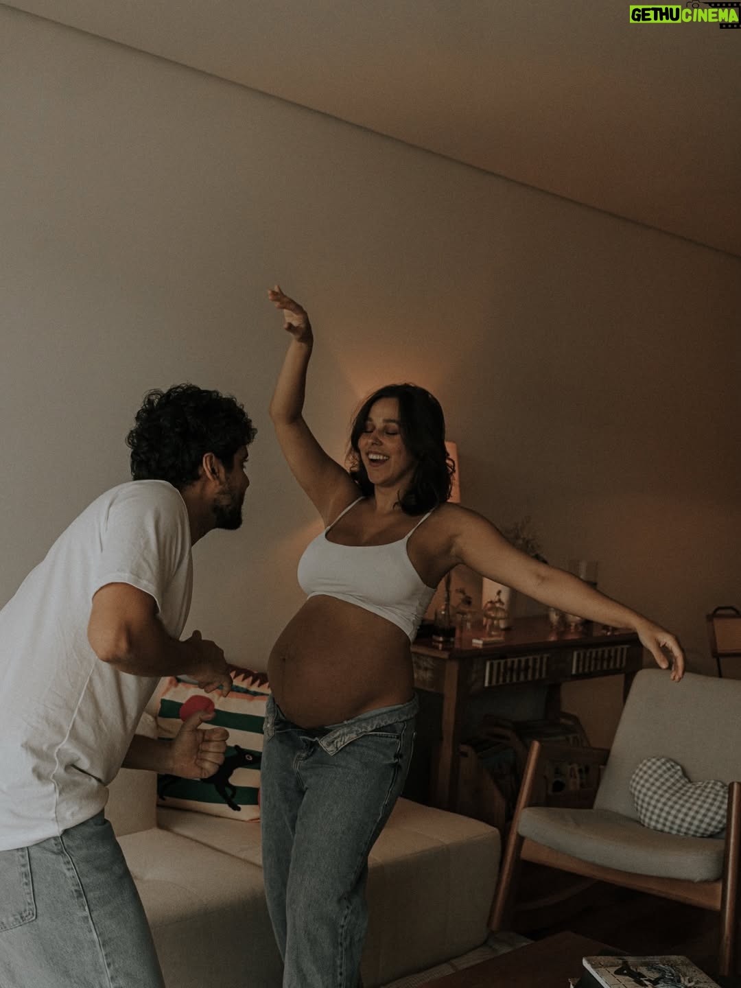 Thati Lopes - 25.9K Likes - Mais um clássico! Ensaio gestante! 
Últimos momentos de Elisa nessa barriga! 
📸 @joyblancfotografia
