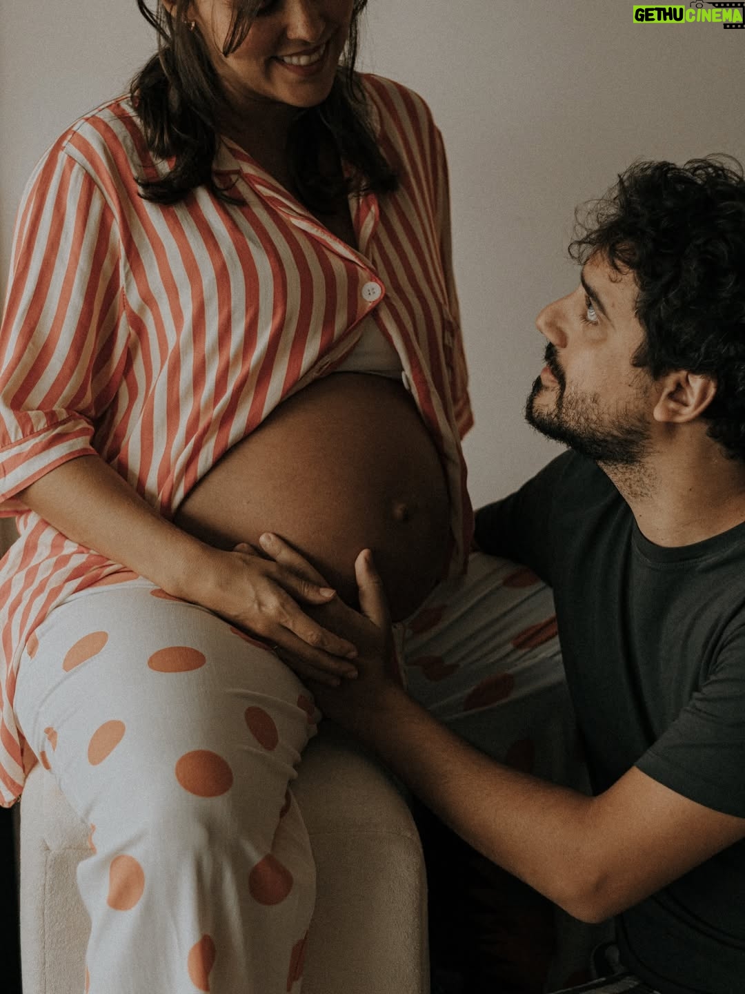 Thati Lopes - 25.9K Likes - Mais um clássico! Ensaio gestante! 
Últimos momentos de Elisa nessa barriga! 
📸 @joyblancfotografia