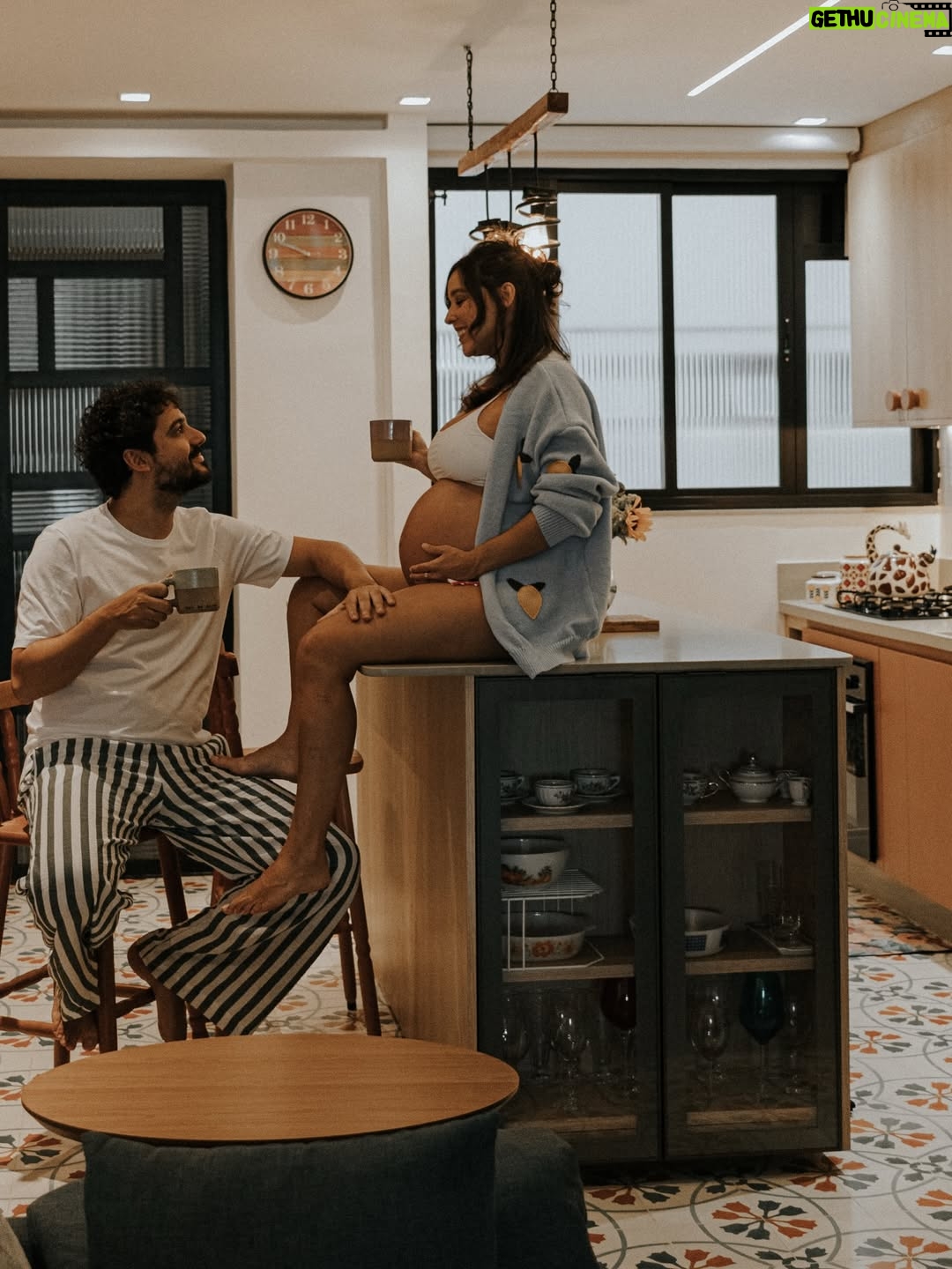 Thati Lopes - 25.9K Likes - Mais um clássico! Ensaio gestante! 
Últimos momentos de Elisa nessa barriga! 
📸 @joyblancfotografia