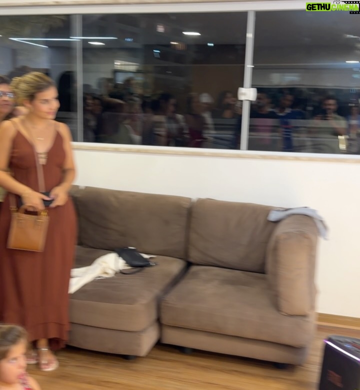 Thati Lopes - 21K Likes - Celebramos a chegada da Elisa com amor e beleza! 
Que maravilha poder contar com a decoração e as comidas incríveis da @bigday.rio !!! Foi tudo lindo, mágico, especial como o nosso momento merece! Amamos!!! Vem Elisa!