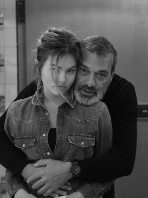 Thylane Blondeau Instagram - Mon Gégé 
Si tu savais à quel point tu nous manques déjà… On est tellement malheureux sans toi.
Tu as une place tellement importante dans mon cœur, dans ma vie. Je suis tellement reconnaissante pour tout ce que tu m’as appris, pour tout ce que tu as fait pour ma maman, mon petit frère et moi. La vie sans toi ne sera plus jamais pareille.

Tu t’es battu comme un véritable guerrier, on est si fiers de toi, tu es un miracle, mon Gégé.

Tu vas tellement me manquer, mon partenaire de guitare… Mais je sais que désormais, chaque fois que je jouerai, tu seras là, tout près de moi.
Je sais aussi à quel point tu étais fier de ma nouvelle marque. Je te promets que je vais me donner à fond, encore plus qu’avant, pour te rendre toujours plus fier.
merci d'avoir toujours eu confiance en moi, tu m’as toujours poussée, encouragée, aimée, et jamais je n’oublierai ça. 

Et comme je te l’ai dit hier, je te promets que je vais prendre soin de maman et de mon petit frère . ❤️
Mon beau père d'amour 
Je t’aime tellement fort, pour toujours.