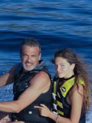 Thylane Blondeau Instagram - Mon Gégé 
Si tu savais à quel point tu nous manques déjà… On est tellement malheureux sans toi.
Tu as une place tellement importante dans mon cœur, dans ma vie. Je suis tellement reconnaissante pour tout ce que tu m’as appris, pour tout ce que tu as fait pour ma maman, mon petit frère et moi. La vie sans toi ne sera plus jamais pareille.

Tu t’es battu comme un véritable guerrier, on est si fiers de toi, tu es un miracle, mon Gégé.

Tu vas tellement me manquer, mon partenaire de guitare… Mais je sais que désormais, chaque fois que je jouerai, tu seras là, tout près de moi.
Je sais aussi à quel point tu étais fier de ma nouvelle marque. Je te promets que je vais me donner à fond, encore plus qu’avant, pour te rendre toujours plus fier.
merci d'avoir toujours eu confiance en moi, tu m’as toujours poussée, encouragée, aimée, et jamais je n’oublierai ça. 

Et comme je te l’ai dit hier, je te promets que je vais prendre soin de maman et de mon petit frère . ❤️
Mon beau père d'amour 
Je t’aime tellement fort, pour toujours.