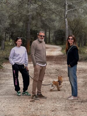 Thylane Blondeau Instagram - Mon Gégé 
Si tu savais à quel point tu nous manques déjà… On est tellement malheureux sans toi.
Tu as une place tellement importante dans mon cœur, dans ma vie. Je suis tellement reconnaissante pour tout ce que tu m’as appris, pour tout ce que tu as fait pour ma maman, mon petit frère et moi. La vie sans toi ne sera plus jamais pareille.

Tu t’es battu comme un véritable guerrier, on est si fiers de toi, tu es un miracle, mon Gégé.

Tu vas tellement me manquer, mon partenaire de guitare… Mais je sais que désormais, chaque fois que je jouerai, tu seras là, tout près de moi.
Je sais aussi à quel point tu étais fier de ma nouvelle marque. Je te promets que je vais me donner à fond, encore plus qu’avant, pour te rendre toujours plus fier.
merci d'avoir toujours eu confiance en moi, tu m’as toujours poussée, encouragée, aimée, et jamais je n’oublierai ça. 

Et comme je te l’ai dit hier, je te promets que je vais prendre soin de maman et de mon petit frère . ❤️
Mon beau père d'amour 
Je t’aime tellement fort, pour toujours.