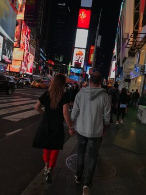 Thylane Blondeau Instagram - Mon Gégé 
Si tu savais à quel point tu nous manques déjà… On est tellement malheureux sans toi.
Tu as une place tellement importante dans mon cœur, dans ma vie. Je suis tellement reconnaissante pour tout ce que tu m’as appris, pour tout ce que tu as fait pour ma maman, mon petit frère et moi. La vie sans toi ne sera plus jamais pareille.

Tu t’es battu comme un véritable guerrier, on est si fiers de toi, tu es un miracle, mon Gégé.

Tu vas tellement me manquer, mon partenaire de guitare… Mais je sais que désormais, chaque fois que je jouerai, tu seras là, tout près de moi.
Je sais aussi à quel point tu étais fier de ma nouvelle marque. Je te promets que je vais me donner à fond, encore plus qu’avant, pour te rendre toujours plus fier.
merci d'avoir toujours eu confiance en moi, tu m’as toujours poussée, encouragée, aimée, et jamais je n’oublierai ça. 

Et comme je te l’ai dit hier, je te promets que je vais prendre soin de maman et de mon petit frère . ❤️
Mon beau père d'amour 
Je t’aime tellement fort, pour toujours.