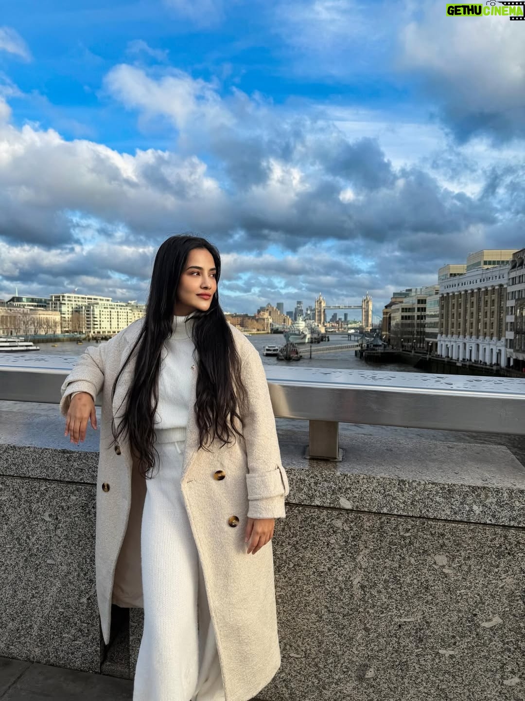 Tia Bajpai - 3 Likes - Sheher mera Raula Raula 🎵