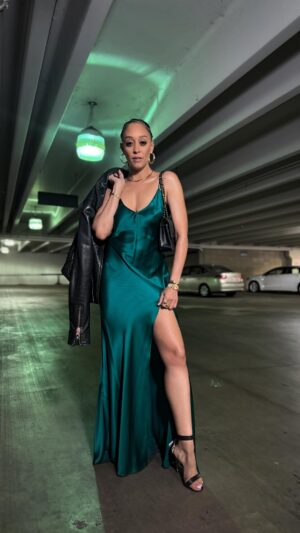 Tia Mowry Instagram - When you’re an actress, you don’t just do the trend. You commit. 🎬✨