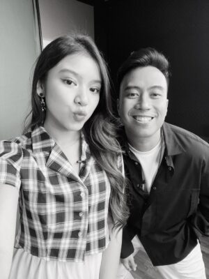 Tiara Andini Instagram - judges yang tidak memutarkan kursinya untukku tapi duet bersamaku ini adalah orang BAIK. sebaik baiknya orang kak vidi. pertama kali ketemu degdegan banget tapi pas ngobrol kaya orang udah kenal lama.. selera humornya, moodnya, cara bicaranya selalu bikin orang seneng ada di dekat dia
sekarang kalo aku butuh apa apa ngabarin siapa kak? 
aku beruntung banget bisa kenal kak vidi
banyak banget yang sayang kak vidi🤍🤍🤍
al fatihah