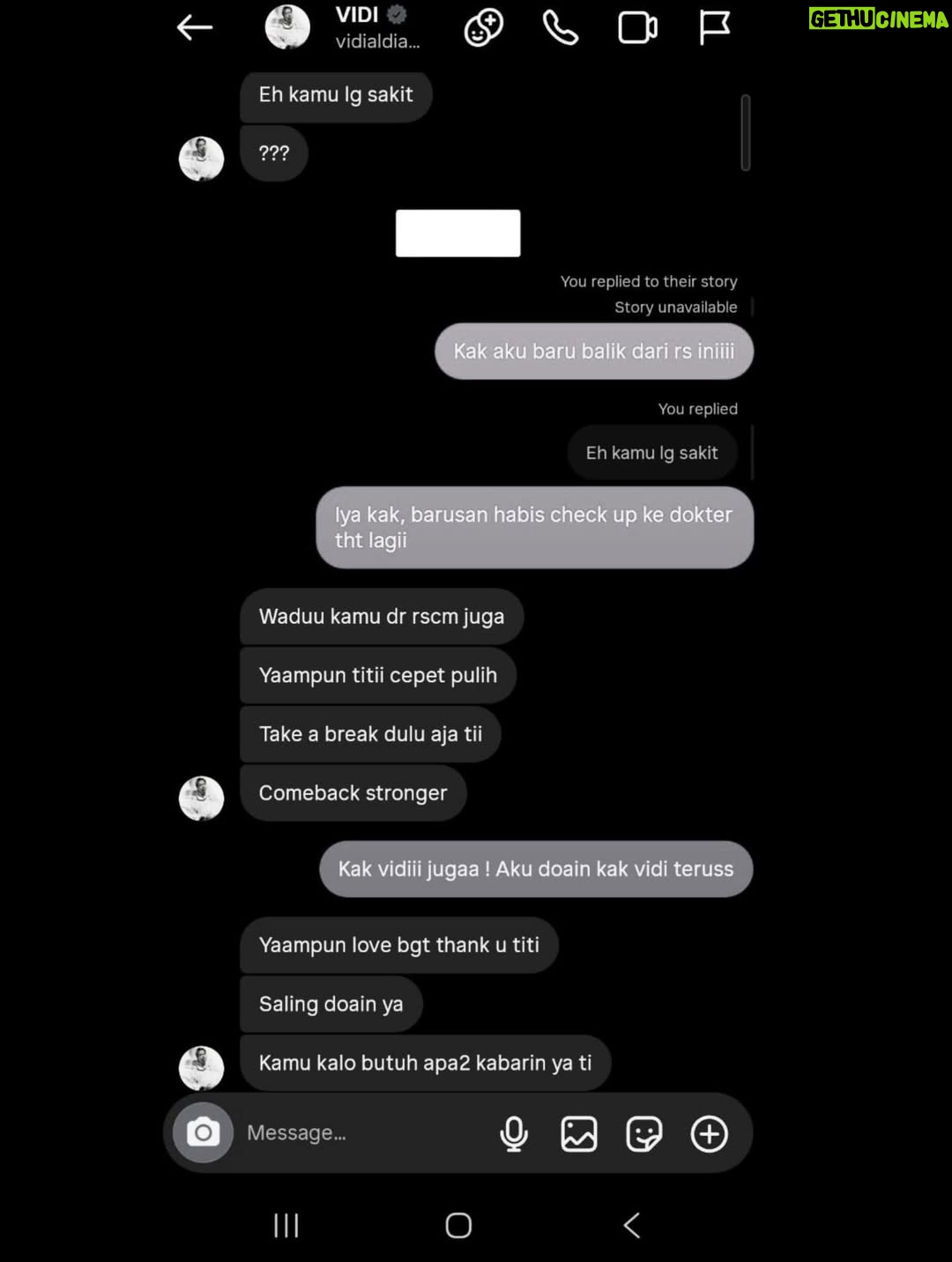 Tiara Andini - 817.5K Likes - judges yang tidak memutarkan kursinya untukku tapi duet bersamaku ini adalah orang BAIK. sebaik baiknya orang kak vidi. pertama kali ketemu degdegan banget tapi pas ngobrol kaya orang udah kenal lama.. selera humornya, moodnya, cara bicaranya selalu bikin orang seneng ada di dekat dia
sekarang kalo aku butuh apa apa ngabarin siapa kak? 
aku beruntung banget bisa kenal kak vidi
banyak banget yang sayang kak vidi🤍🤍🤍
al fatihah