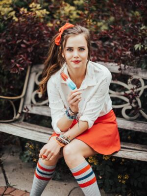 Tiffany Alvord Instagram - 💫 The year is 2016.. the era of Pinterest inspired photo-shoots, touring, & good ole’ YouTube days 💕 #2016 

So much has changed yet it feels like yesterday! 

And yes I’m still stuck in the “my instagram needs an aesthetic state of mind.” 😂 still trying to rewire that Instagram is video driven now bc to me Instagram = 2016 insta. 🙈🫠