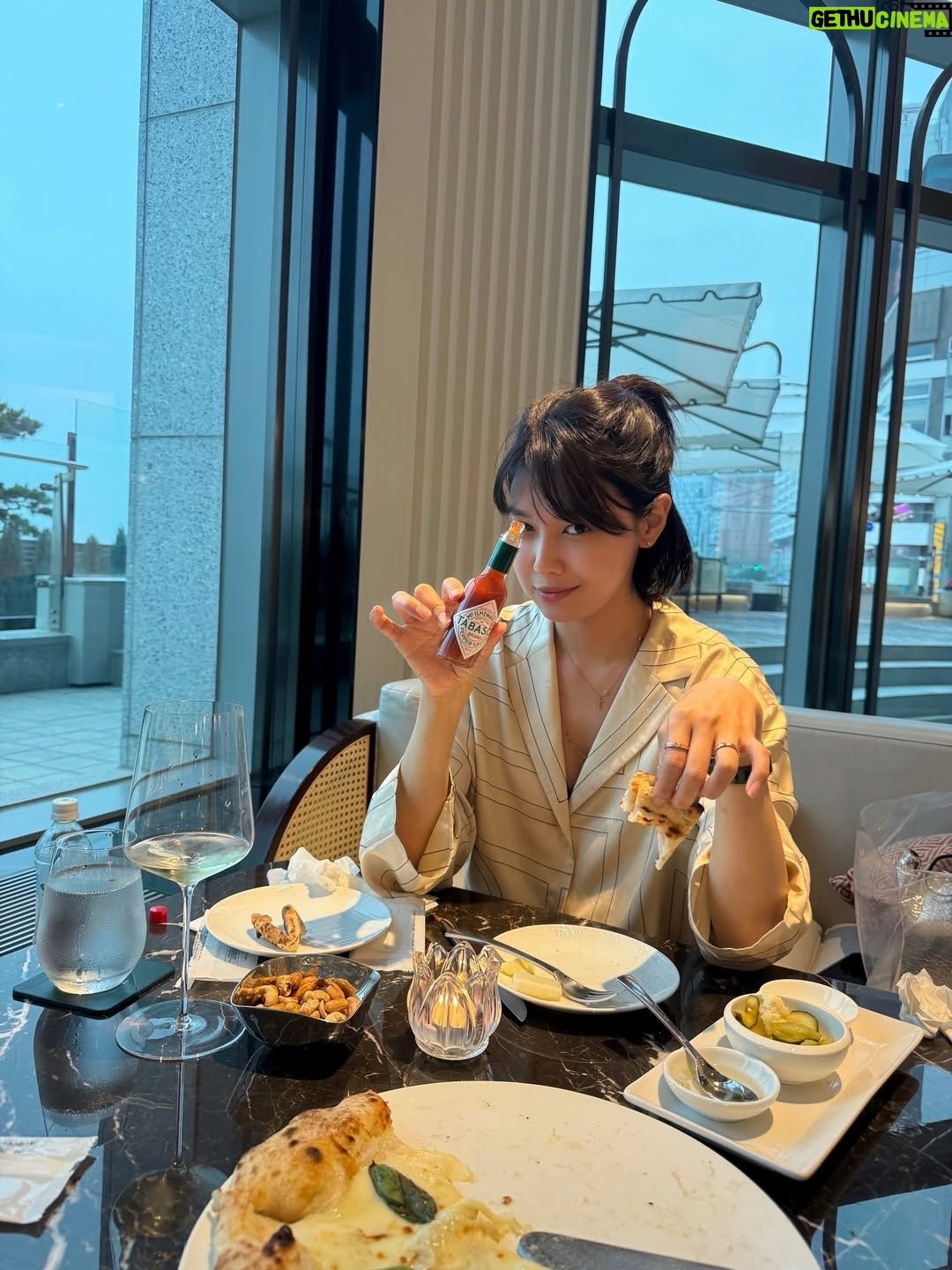 Tiffany Young - 548.5K Likes - february finale 🩷