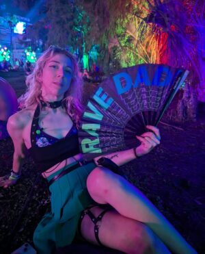 Tina Friml Instagram - Give me a bag of Fritos Honey BBQ Flavor Twists and send me on a sidequest 👾🌴 @edc_orlando