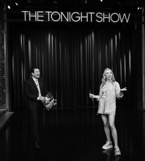 Tina Friml Instagram - I 💙 @jimmyfallon! My cheeks hurts from sporting this face the entire evening. What a mighty return!
Thank you xx @michaelcox1 and @fallontonight #fallontonight
Todd Owyoung/NBC @toddowyoung