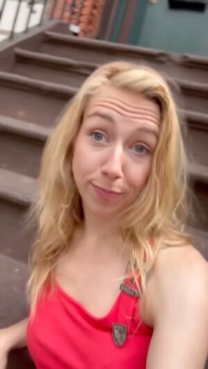 Tina Friml Instagram - “Girl Hack” is what my inner monologue calls me when I’m spiraling
#lifehacks #comedy #standupcomedy #jokes #stoop