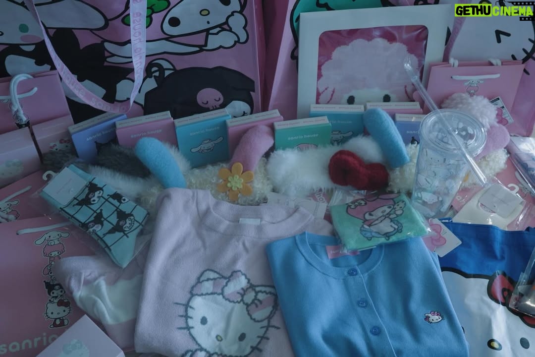 Tina Tamashiro - 32.5K Likes - 🤍sanrio house🤍

3/6にsanrio houseがオープンするという事で、遊びに行ってきました🫶🏻

マッシュプロデュースのサンリオハウスには、
たくさんのアイテムがあり、洋服はもちろん、バスボム、スカルプブラシまで🥹

わたしはサンリオの理念にも深く共感していて
キャラクター達も昔から大好きなので、まさに癒しの空間でした🤝🏻

姫として君臨しているのはキティちゃんですが、ここ数年の私の推しキャラはこぎみゅんです、、、こぎみゅんかわいすぎる、、、
こぎみゅんは小麦粉の妖精なのに、おにぎりに憧れています。。。なんで？愛しい。。。でもなれないものなんてないよね🥹

あとピアノちゃんのフォルムも好き。

とにかく爆買いを完了して大満足❣️
あ、こういうの欲しかった、とときめきながら、大人の皆さんにこそぴったりのものが見つかるはずです。

マイメロちゃんとキティちゃんにも会えた🥰

#sanriohouse
#サンリオハウス
#PR
@mash_sanriohouse_official

オープン情報🍎
* ルミネ新宿 ルミネ2店：3月6日（金）午前11時
* オフィシャルオンラインストア：3月6日（金）午前11時
* USAGI ONLINE、MASH STORE:3月6日（金）正午
* ZOZOTOWN：3月11日（水）
* 当面の間、ルミネ新宿 ルミネ2店へのご来店は公式LINEでの事前予約制です。

I visited Sanrio House ahead of its opening on March 6. 🫶🏻
I’ve always loved Sanrio characters and really resonate with their philosophy, so it felt like such a healing space.

Hello Kitty is the queen, of course—but my recent favorite is Cogimyun. She’s a flour fairy who dreams of becoming an onigiri… why is that so cute? 🥹

Also love the shape of My Sweet Piano.

I ended up buying way too much and left very happy.
There are so many items—you’ll definitely find something, especially if you’re an adult Sanrio fan.

And I even got to meet My Melody and Hello Kitty. 🥰
