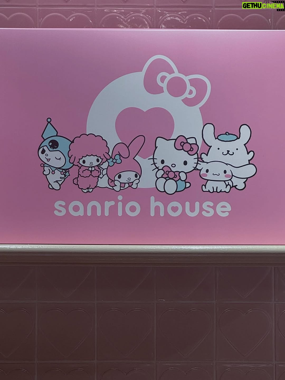 Tina Tamashiro - 32.5K Likes - 🤍sanrio house🤍

3/6にsanrio houseがオープンするという事で、遊びに行ってきました🫶🏻

マッシュプロデュースのサンリオハウスには、
たくさんのアイテムがあり、洋服はもちろん、バスボム、スカルプブラシまで🥹

わたしはサンリオの理念にも深く共感していて
キャラクター達も昔から大好きなので、まさに癒しの空間でした🤝🏻

姫として君臨しているのはキティちゃんですが、ここ数年の私の推しキャラはこぎみゅんです、、、こぎみゅんかわいすぎる、、、
こぎみゅんは小麦粉の妖精なのに、おにぎりに憧れています。。。なんで？愛しい。。。でもなれないものなんてないよね🥹

あとピアノちゃんのフォルムも好き。

とにかく爆買いを完了して大満足❣️
あ、こういうの欲しかった、とときめきながら、大人の皆さんにこそぴったりのものが見つかるはずです。

マイメロちゃんとキティちゃんにも会えた🥰

#sanriohouse
#サンリオハウス
#PR
@mash_sanriohouse_official

オープン情報🍎
* ルミネ新宿 ルミネ2店：3月6日（金）午前11時
* オフィシャルオンラインストア：3月6日（金）午前11時
* USAGI ONLINE、MASH STORE:3月6日（金）正午
* ZOZOTOWN：3月11日（水）
* 当面の間、ルミネ新宿 ルミネ2店へのご来店は公式LINEでの事前予約制です。

I visited Sanrio House ahead of its opening on March 6. 🫶🏻
I’ve always loved Sanrio characters and really resonate with their philosophy, so it felt like such a healing space.

Hello Kitty is the queen, of course—but my recent favorite is Cogimyun. She’s a flour fairy who dreams of becoming an onigiri… why is that so cute? 🥹

Also love the shape of My Sweet Piano.

I ended up buying way too much and left very happy.
There are so many items—you’ll definitely find something, especially if you’re an adult Sanrio fan.

And I even got to meet My Melody and Hello Kitty. 🥰