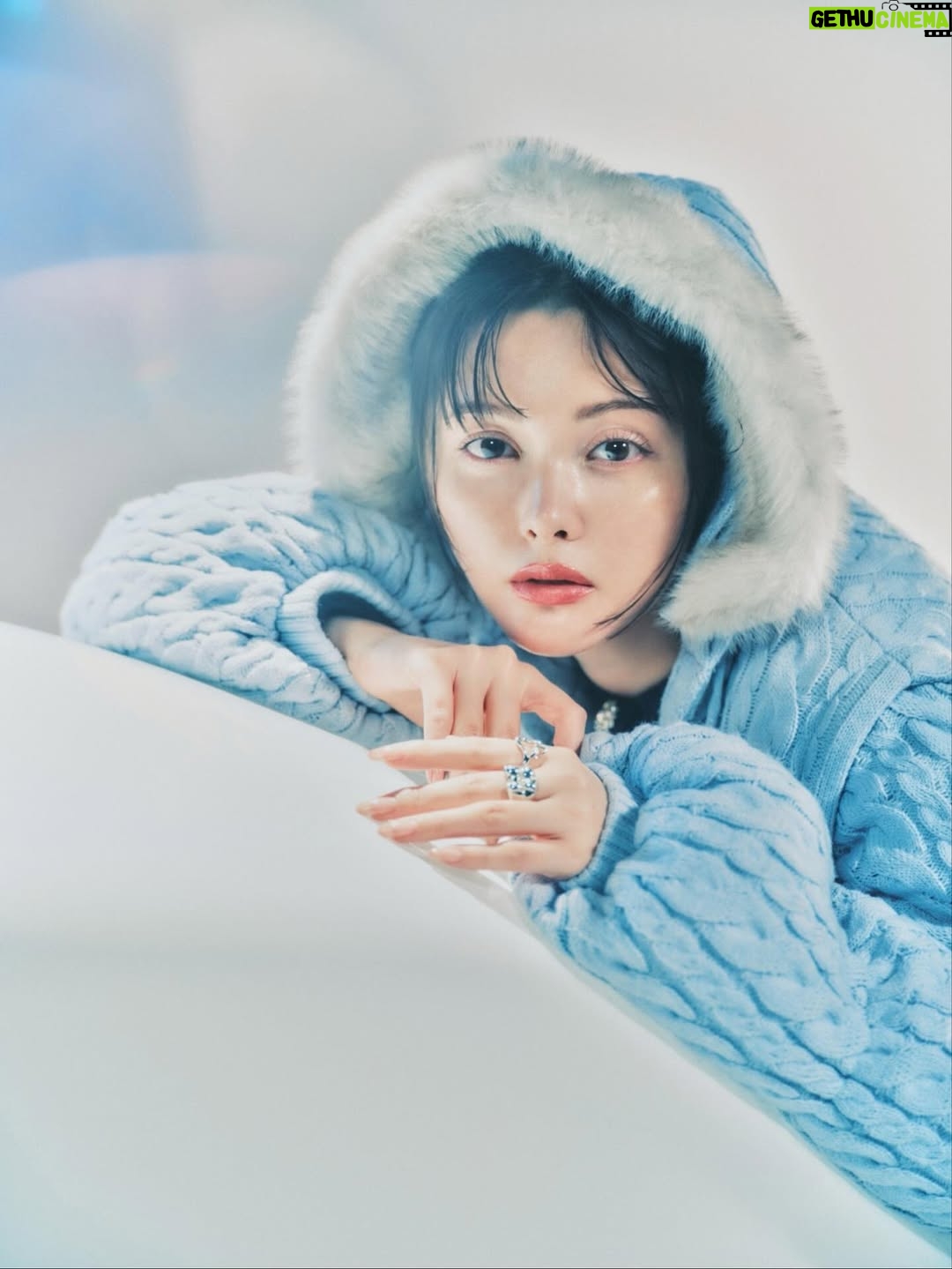 Tina Tamashiro - 67.9K Likes - FURFUR 2025 HOLIDAY COLLECTION
「Magical Holiday」のモデルを務めさせていただきました
🎄✨❄️

静かな雪の中に灯りが落ちるような世界で、
星座の刺繍ドレスや、ふわっと包み込むケーブルニット、真っ赤なニットなど。。に触れていると、やっぱり冬服って特別だなあとか、クリスマスは何を着ようかなあとか、想像がふくらみました。ムービーもぜひ見てみてね！

HOLIDAY NOVELTYもとても可愛いので、
ぜひFURFURオフィシャルオンラインストアで
チェックしてみてください⛄️♡

@furfur_official @usagionline 
#FURFUR #ファーファー