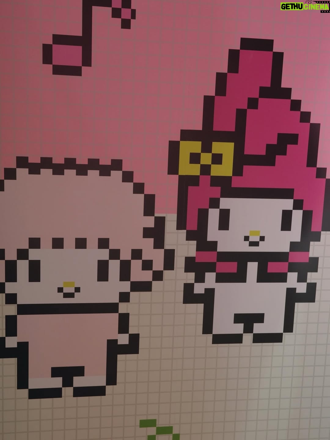 Tina Tamashiro - 32.5K Likes - 🤍sanrio house🤍

3/6にsanrio houseがオープンするという事で、遊びに行ってきました🫶🏻

マッシュプロデュースのサンリオハウスには、
たくさんのアイテムがあり、洋服はもちろん、バスボム、スカルプブラシまで🥹

わたしはサンリオの理念にも深く共感していて
キャラクター達も昔から大好きなので、まさに癒しの空間でした🤝🏻

姫として君臨しているのはキティちゃんですが、ここ数年の私の推しキャラはこぎみゅんです、、、こぎみゅんかわいすぎる、、、
こぎみゅんは小麦粉の妖精なのに、おにぎりに憧れています。。。なんで？愛しい。。。でもなれないものなんてないよね🥹

あとピアノちゃんのフォルムも好き。

とにかく爆買いを完了して大満足❣️
あ、こういうの欲しかった、とときめきながら、大人の皆さんにこそぴったりのものが見つかるはずです。

マイメロちゃんとキティちゃんにも会えた🥰

#sanriohouse
#サンリオハウス
#PR
@mash_sanriohouse_official

オープン情報🍎
* ルミネ新宿 ルミネ2店：3月6日（金）午前11時
* オフィシャルオンラインストア：3月6日（金）午前11時
* USAGI ONLINE、MASH STORE:3月6日（金）正午
* ZOZOTOWN：3月11日（水）
* 当面の間、ルミネ新宿 ルミネ2店へのご来店は公式LINEでの事前予約制です。

I visited Sanrio House ahead of its opening on March 6. 🫶🏻
I’ve always loved Sanrio characters and really resonate with their philosophy, so it felt like such a healing space.

Hello Kitty is the queen, of course—but my recent favorite is Cogimyun. She’s a flour fairy who dreams of becoming an onigiri… why is that so cute? 🥹

Also love the shape of My Sweet Piano.

I ended up buying way too much and left very happy.
There are so many items—you’ll definitely find something, especially if you’re an adult Sanrio fan.

And I even got to meet My Melody and Hello Kitty. 🥰