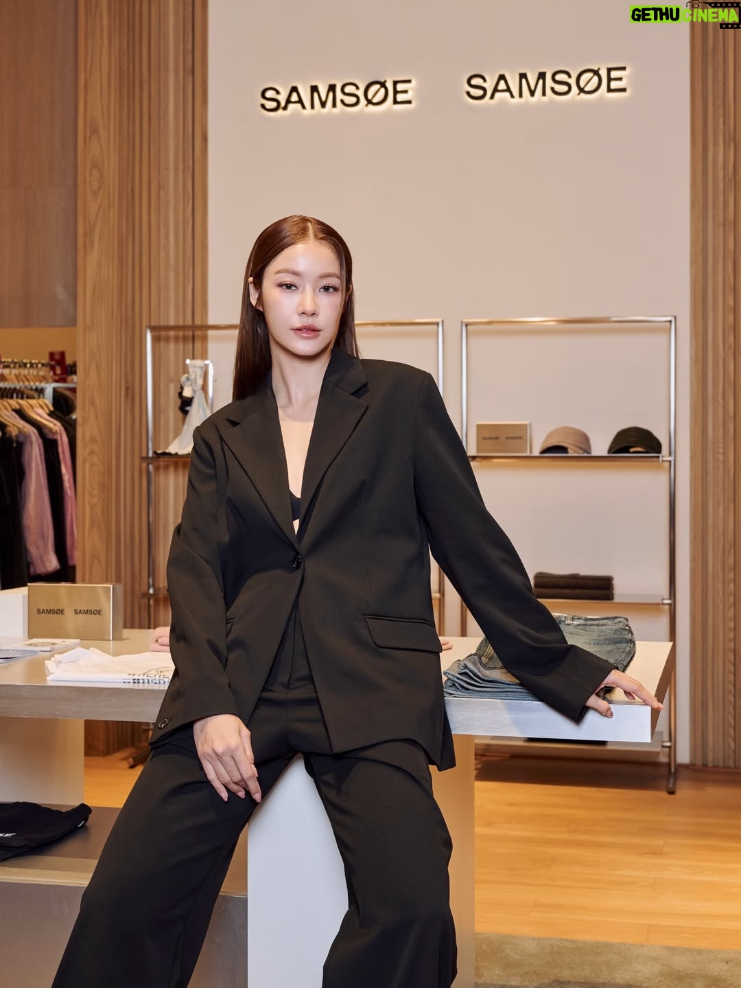 Tipnaree Weerawatnodom - 362K Likes - Scandinavian minimalism meets the energy of Bangkok.
 
‘SIGHTSEEING’ – Spring Summer 2026 explores curiosity and discovery, anchored by classic travel props and the season’s map. Discover Samsøe Samsøe on 3rd Floor at Central Chidlom and on the Central App.
 
@samsoesamsoe @centraldepartmentstore @centralchidlom
#SamsoeSamsoe