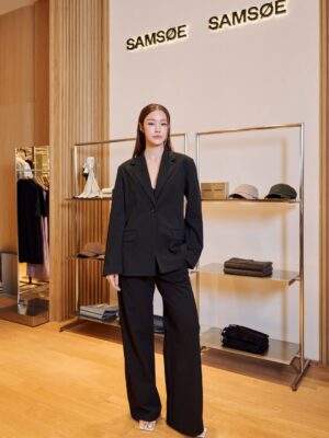 Tipnaree Weerawatnodom Instagram - Scandinavian minimalism meets the energy of Bangkok.
 
‘SIGHTSEEING’ – Spring Summer 2026 explores curiosity and discovery, anchored by classic travel props and the season’s map. Discover Samsøe Samsøe on 3rd Floor at Central Chidlom and on the Central App.
 
@samsoesamsoe @centraldepartmentstore @centralchidlom
#SamsoeSamsoe