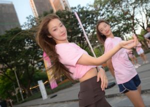 Tipnaree Weerawatnodom Instagram - สนุกมากกับงาน Sunsilk Sway Run Club 🏃‍♀️✨
ขอบคุณทุกคนที่มาวิ่งและสร้างบรรยากาศน่ารัก ๆ ด้วยกันนะคะ
อยากผมซิลค์พลิ้วสะบัดต้อง Sunsilk Smooth and Manageable เลย
ผมนุ่มลื่น พลิ้วสวย วิ่งสะบัดแรงแค่ไหนผมก็ยังสวยอยู่💖
#SunsilkThailand
#SunsilkSwayRunClub
#SunsilkxNamtanFilm
#ซันซิลผมซิลค์พลิ้วสะบัด
