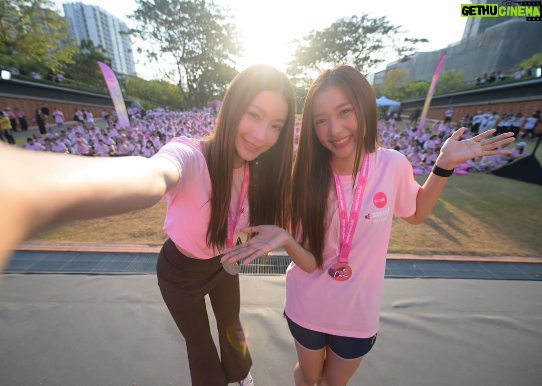 Tipnaree Weerawatnodom - 385K Likes - สนุกมากกับงาน Sunsilk Sway Run Club 🏃‍♀️✨
ขอบคุณทุกคนที่มาวิ่งและสร้างบรรยากาศน่ารัก ๆ ด้วยกันนะคะ
อยากผมซิลค์พลิ้วสะบัดต้อง Sunsilk Smooth and Manageable เลย
ผมนุ่มลื่น พลิ้วสวย วิ่งสะบัดแรงแค่ไหนผมก็ยังสวยอยู่💖
#SunsilkThailand
#SunsilkSwayRunClub
#SunsilkxNamtanFilm
#ซันซิลผมซิลค์พลิ้วสะบัด