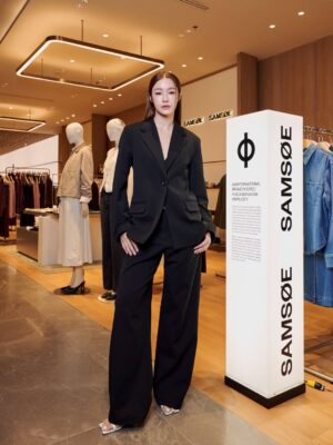 Tipnaree Weerawatnodom Instagram - Scandinavian minimalism meets the energy of Bangkok.
 
‘SIGHTSEEING’ – Spring Summer 2026 explores curiosity and discovery, anchored by classic travel props and the season’s map. Discover Samsøe Samsøe on 3rd Floor at Central Chidlom and on the Central App.
 
@samsoesamsoe @centraldepartmentstore @centralchidlom
#SamsoeSamsoe