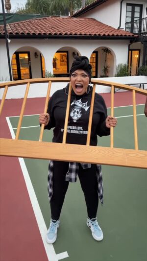 Tisha Campbell Instagram - 30years later, Gina still getting her big head stuck in head boards😂😂😂😂. Tisha Campbell is a living legend we don’t give flowers to enough. We appreciate you.👏🏾👏🏾
#MartinShow #Nostalgia
-
Actor: @tishacampbellmartin
Actor: @rosssmith
Actor: @bendadonnn
Actor: @lethalshooter
