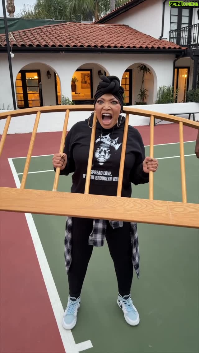 Tisha Campbell - 172.3K Likes - 30years later, Gina still getting her big head stuck in head boards😂😂😂😂. Tisha Campbell is a living legend we don’t give flowers to enough. We appreciate you.👏🏾👏🏾 
#MartinShow #Nostalgia 
-
Actor: @tishacampbellmartin 
Actor: @rosssmith 
Actor: @bendadonnn 
Actor: @lethalshooter