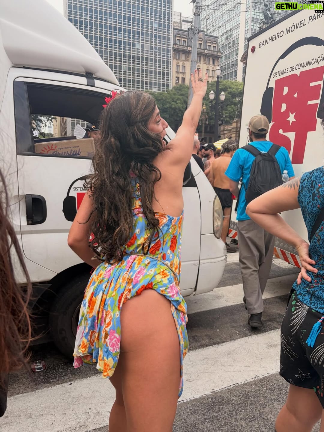 Titi Müller - 13.3K Likes - Deusulivre não ser brasileira 🙌