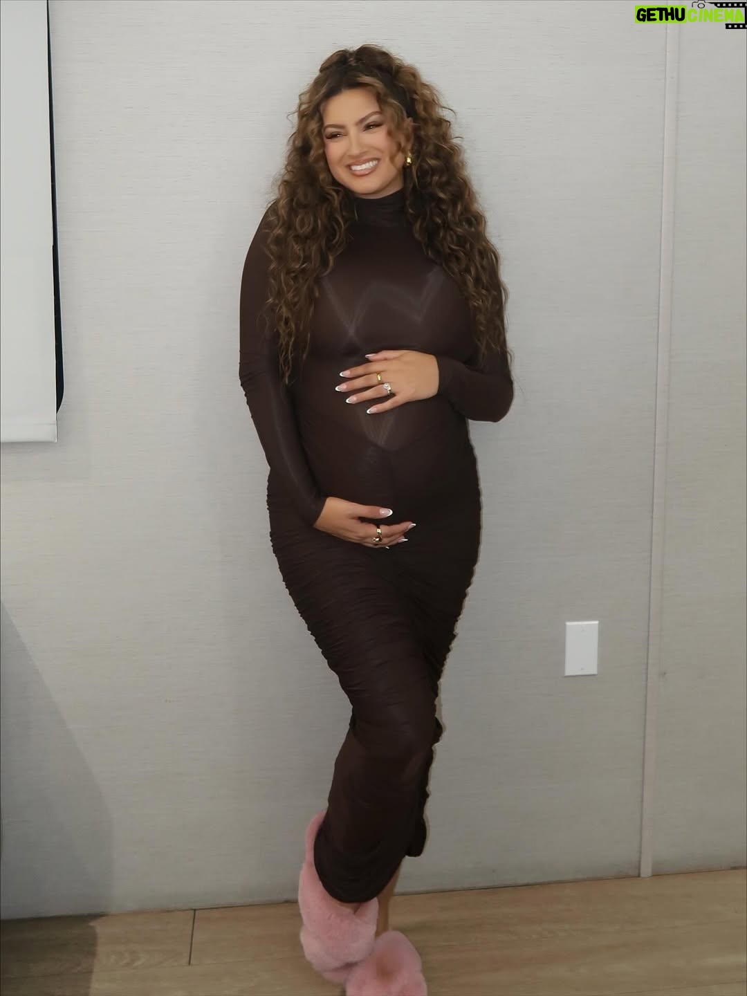 Tori Kelly - 153.4K Likes - pregnancy brain might’ve gotten the best of me but hey, at least i had fun & felt cute lol🙈🤎 @celebritywheeloffortune @bigsean @2chainz