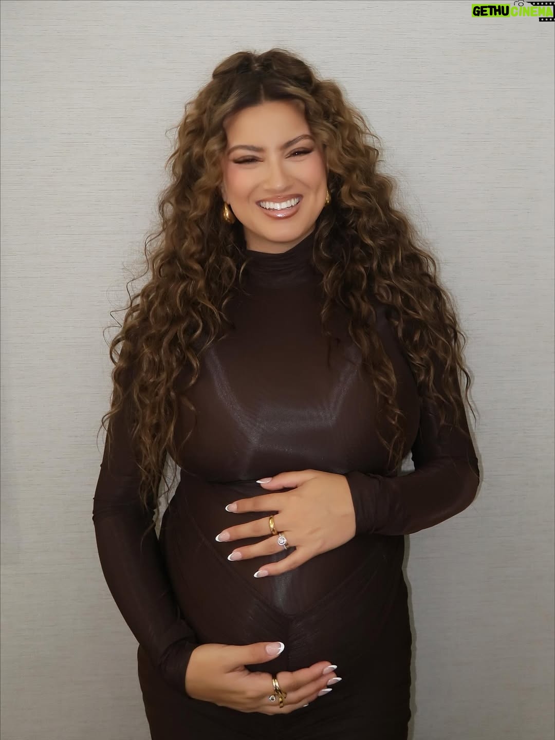 Tori Kelly - 153.4K Likes - pregnancy brain might’ve gotten the best of me but hey, at least i had fun & felt cute lol🙈🤎 @celebritywheeloffortune @bigsean @2chainz