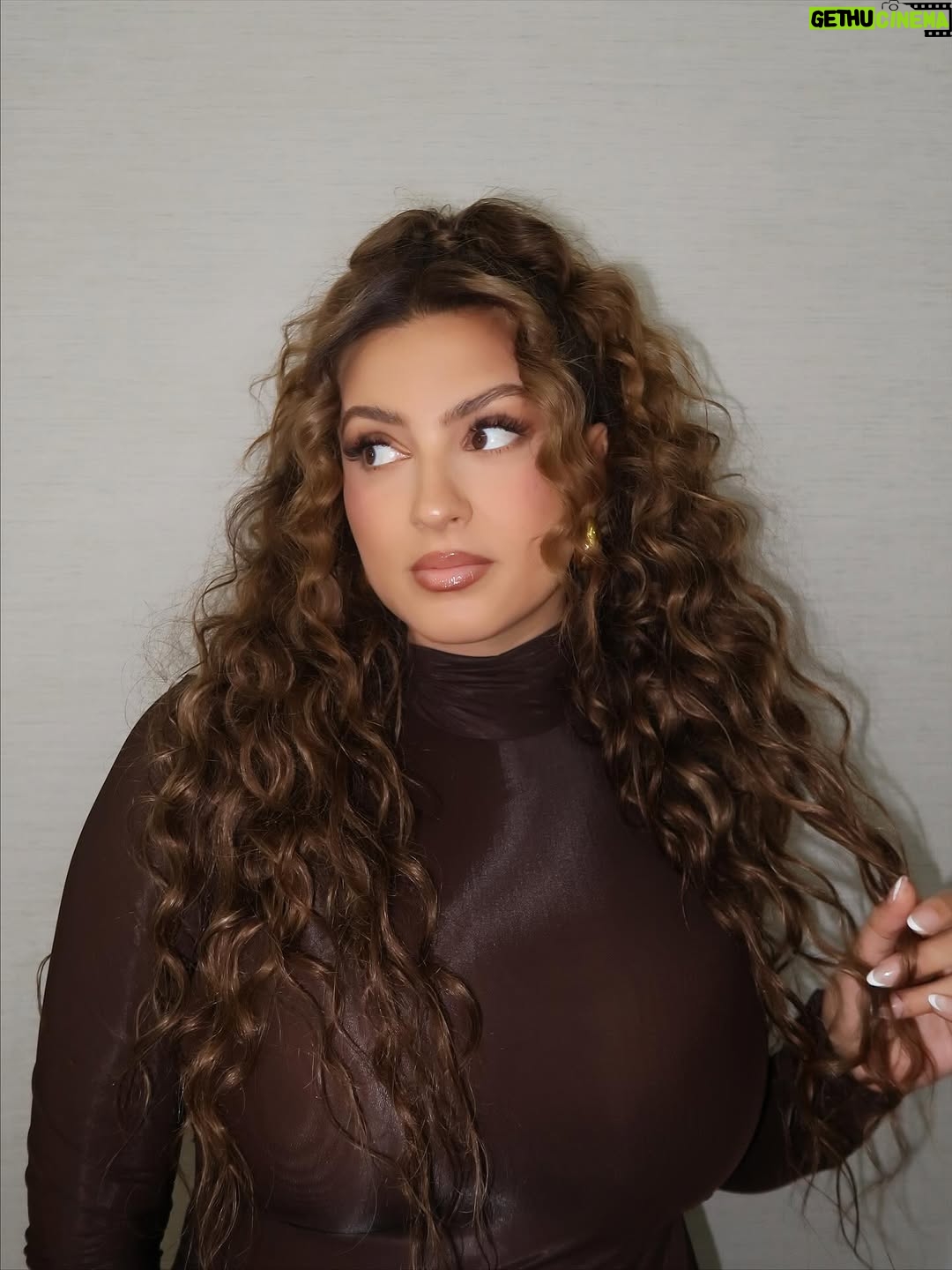 Tori Kelly - 153.4K Likes - pregnancy brain might’ve gotten the best of me but hey, at least i had fun & felt cute lol🙈🤎 @celebritywheeloffortune @bigsean @2chainz