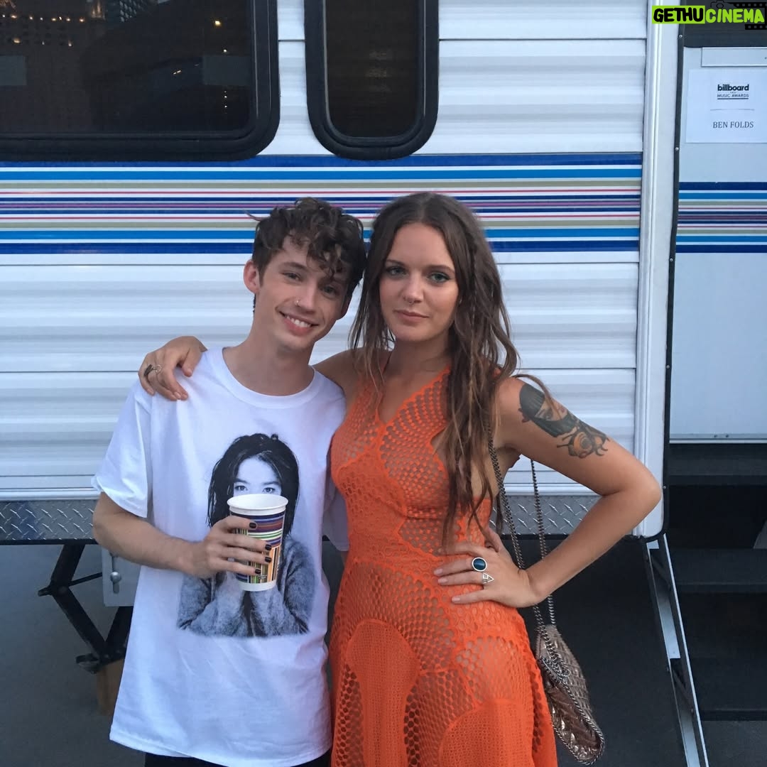 Tove Lo - 93.2K Likes - 2016 ✌️