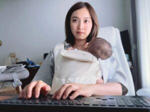 Tracy Chu Instagram - In the last 1.5 years, he has gone from watching me work from his baby chair to his carrier and now his own pretend station. 👩🏻‍💻📚The only thing that hasn't changed is that he still likes to get up at 6am on days we don't have plans.🤷🏻‍♀️👶🏻💙