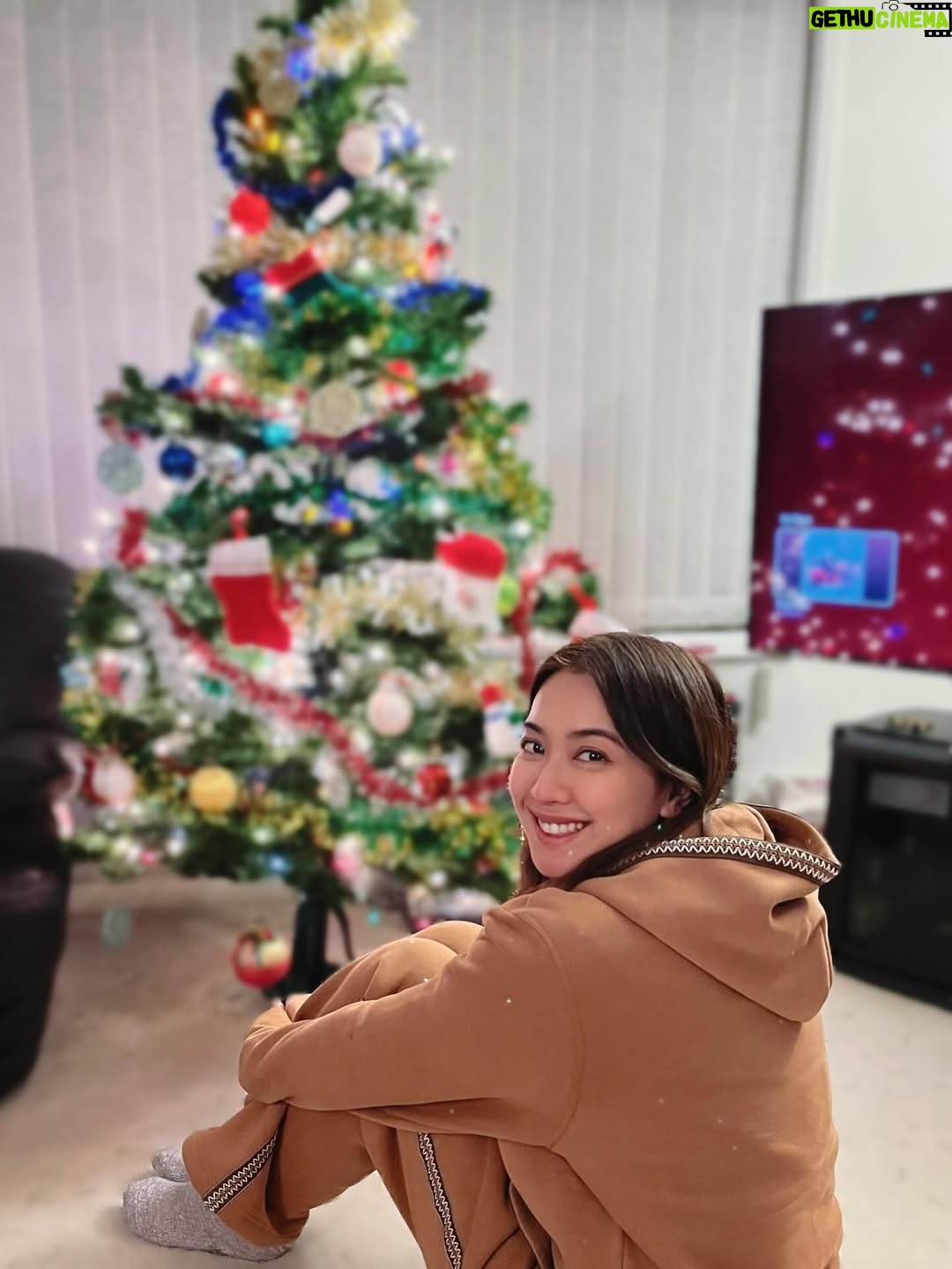 Tracy Chu - 15.2K Likes - Canadian shenanigans. 🍁🇨🇦 Recent events have taught us not to take life for granted. 🙏🕯️Everytime in Vancouver, I am reminded that my friends and family made me who I am, and they will always stand by me no matter what. ♥️ I hope they know I am grateful, I hope they know I am thinking of them, even when I forget to text them Happy Birthday or Merry Christmas year after year. 🏠💌