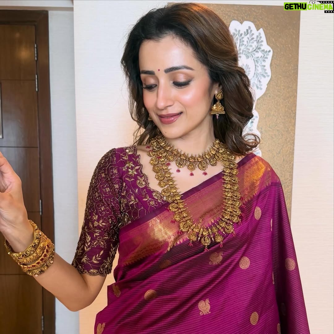 Trisha - 1.5 Million Likes - Out and about✨💖 

@pothysofficial 
@grtjewellers 
@harshene.ravichandar 
@shaktitripathi 
@uspawar3 
@rohini_hairstylist