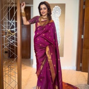 Trisha Instagram - Out and about✨💖 

@pothysofficial 
@grtjewellers 
@harshene.ravichandar 
@shaktitripathi 
@uspawar3 
@rohini_hairstylist