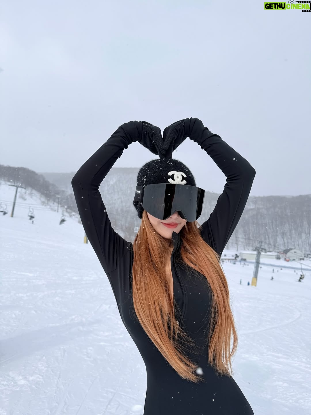 Tsai Jui-hsueh - 28.1K Likes - 滑雪前先拍照🐶🙌🏻🩶

👓 @chimi